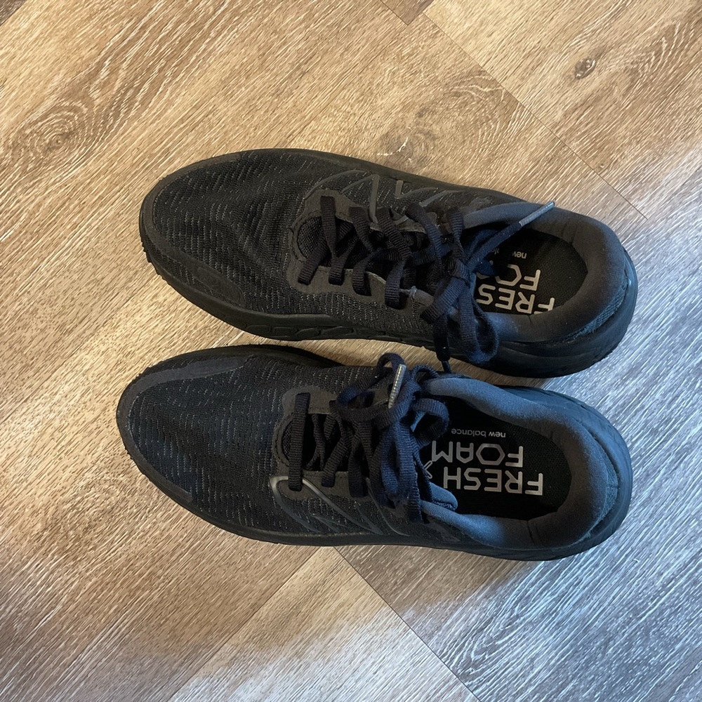 New-balance unisex black Fresh Foam Running Shoes